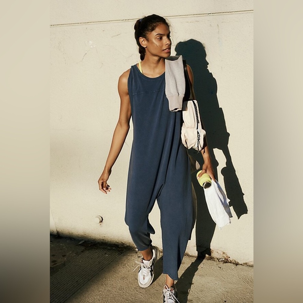 NWT Free People
Movement Hot Shot Crew Neck Sleeve Twisted Back Wide Leg Onesie